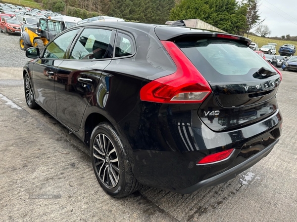 Volvo V40 MOMENTUM D2 2.0d 6sp in Down
