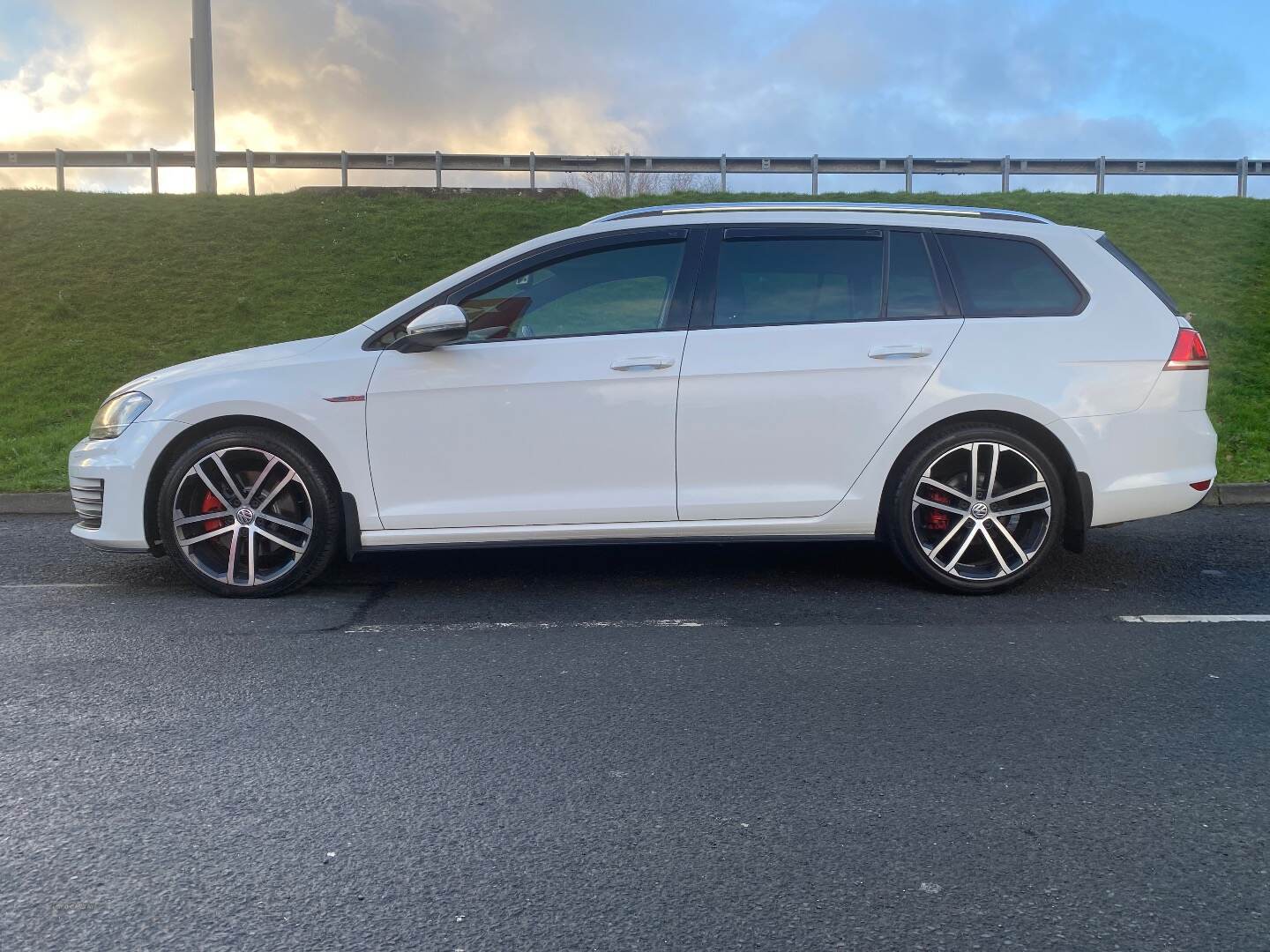 Volkswagen Golf DIESEL ESTATE in Down