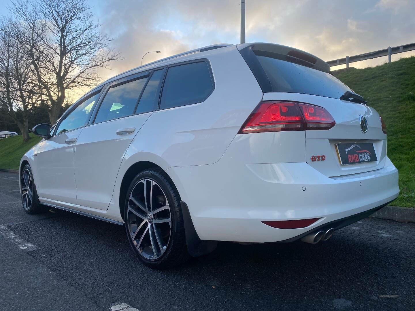 Volkswagen Golf DIESEL ESTATE in Down