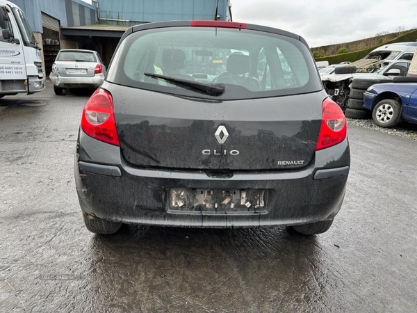 Renault Clio 1.2i 3dr EXTREME in Down