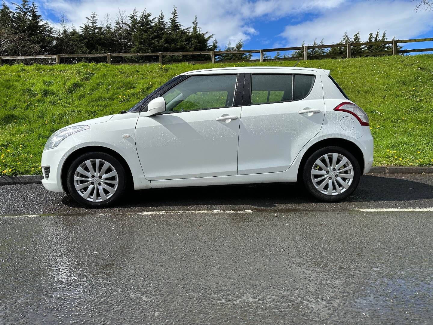 Suzuki Swift HATCHBACK in Down