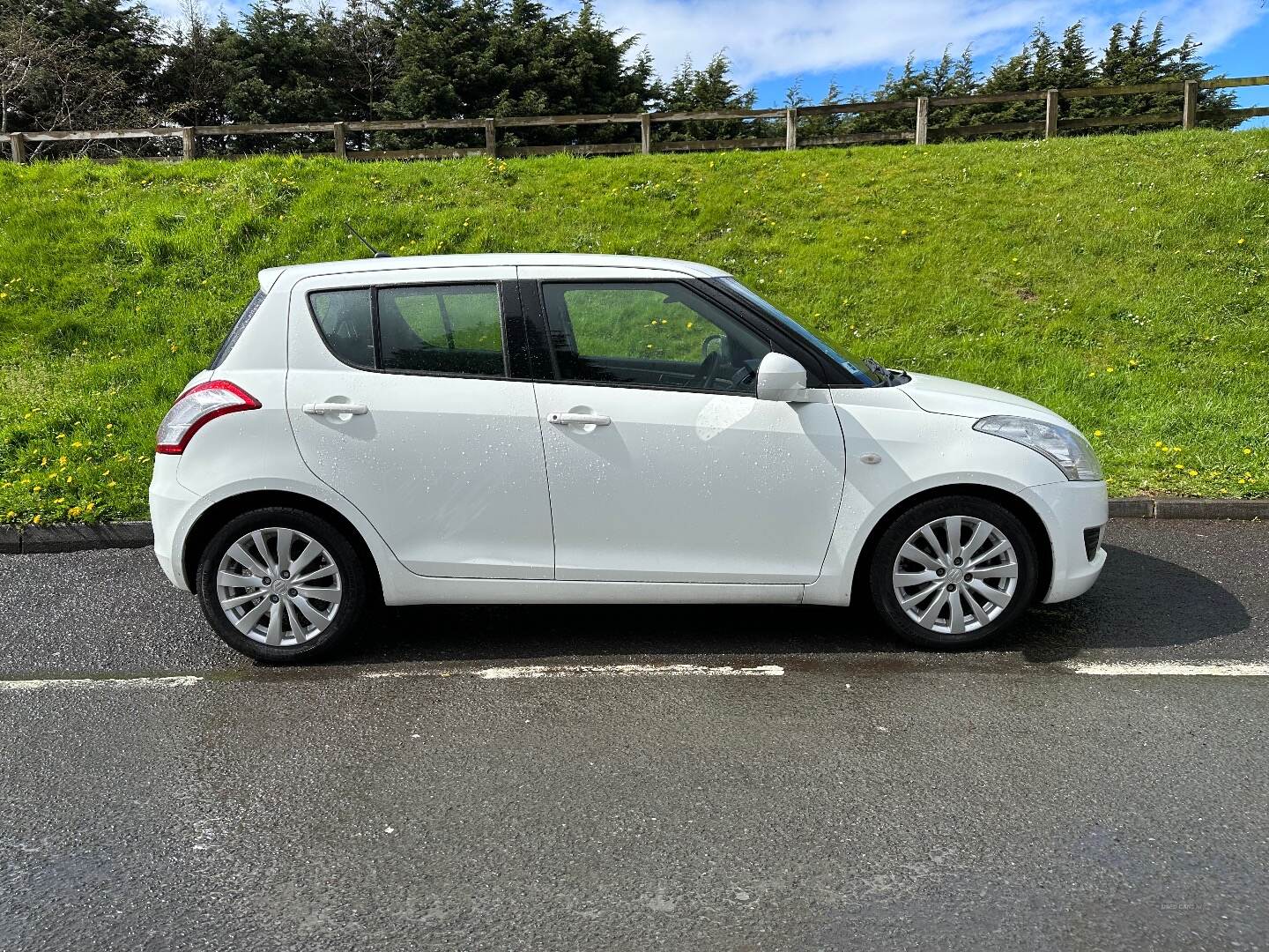 Suzuki Swift HATCHBACK in Down