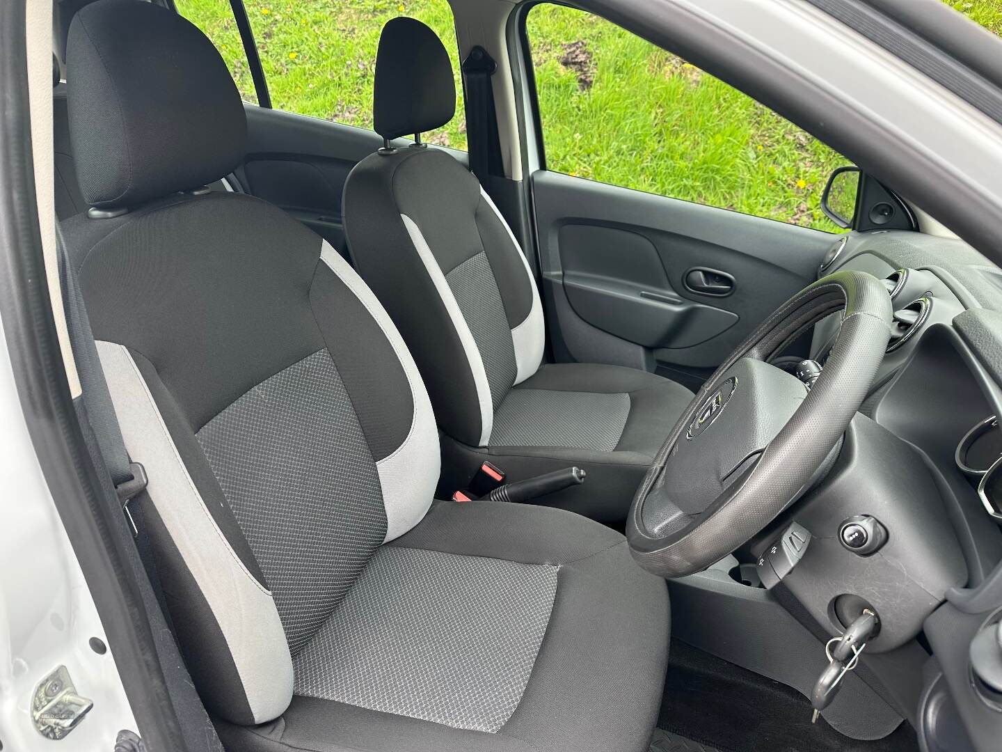 Dacia Sandero HATCHBACK in Down