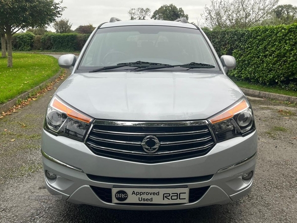 SsangYong Rodius TURISMO 2.0 S 5d 155 BHP in Down