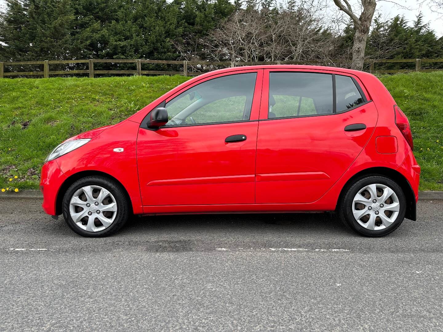 Hyundai i10 HATCHBACK in Down