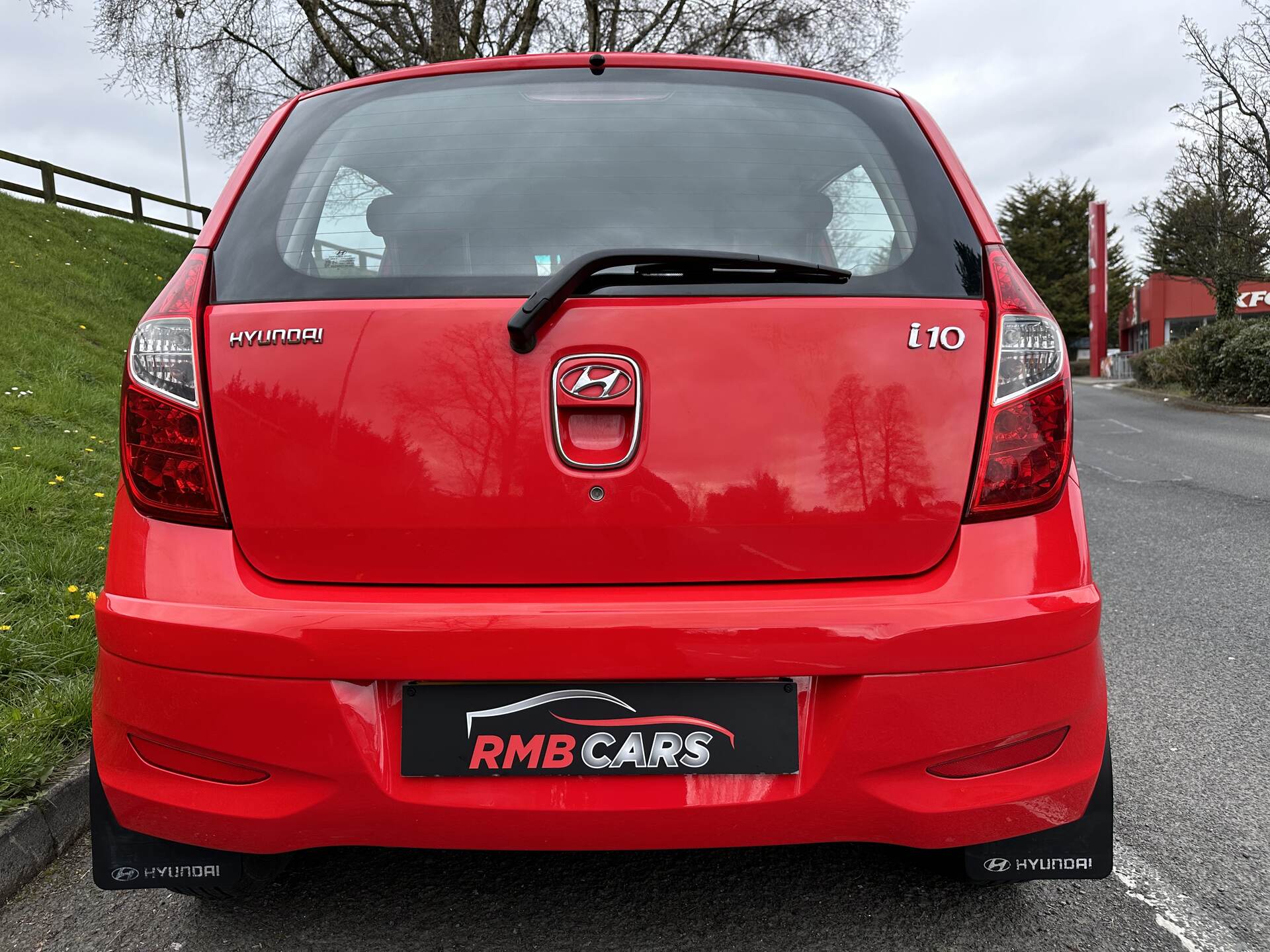 Hyundai i10 HATCHBACK in Down