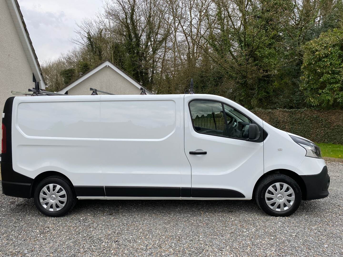 Renault Trafic LWB DIESEL in Tyrone