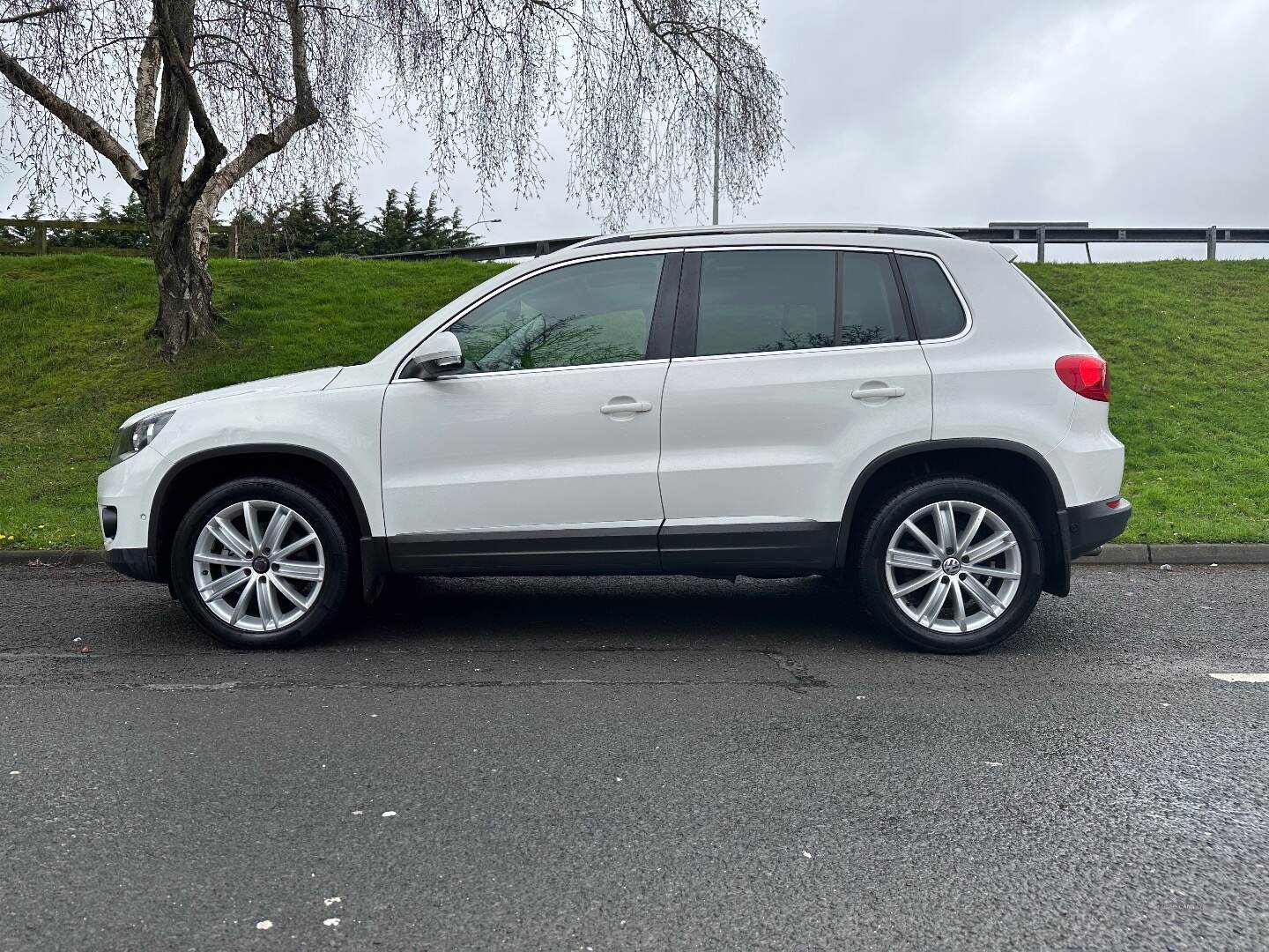 Volkswagen Tiguan DIESEL ESTATE in Down