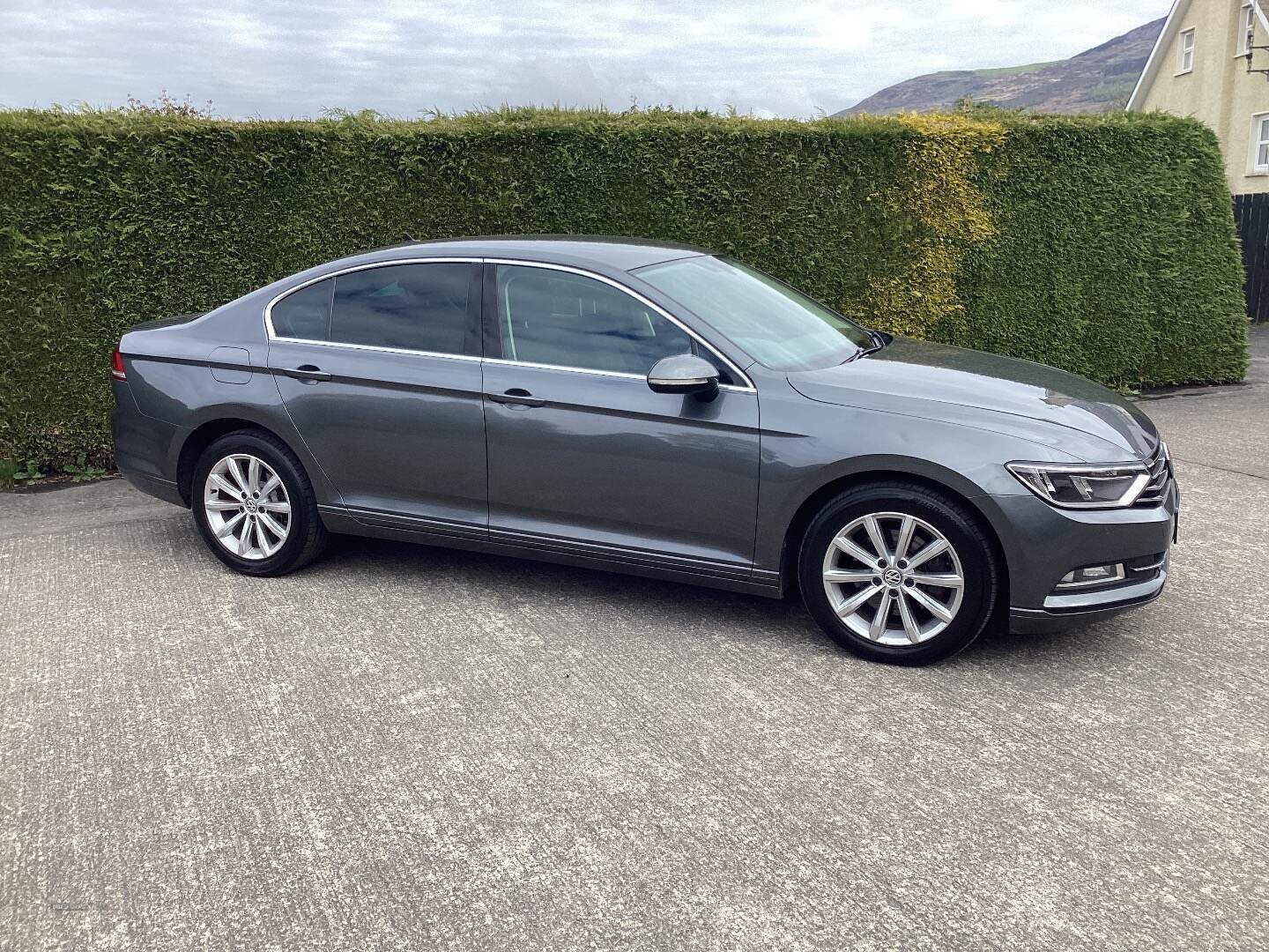 Volkswagen Passat DIESEL SALOON in Down