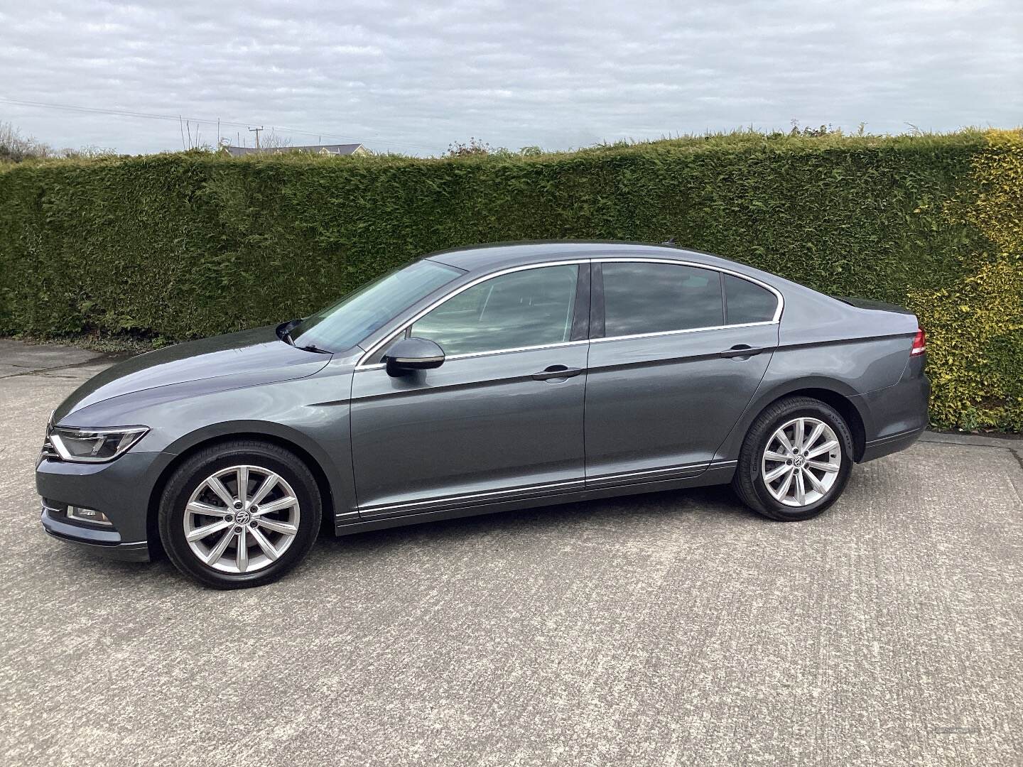 Volkswagen Passat DIESEL SALOON in Down