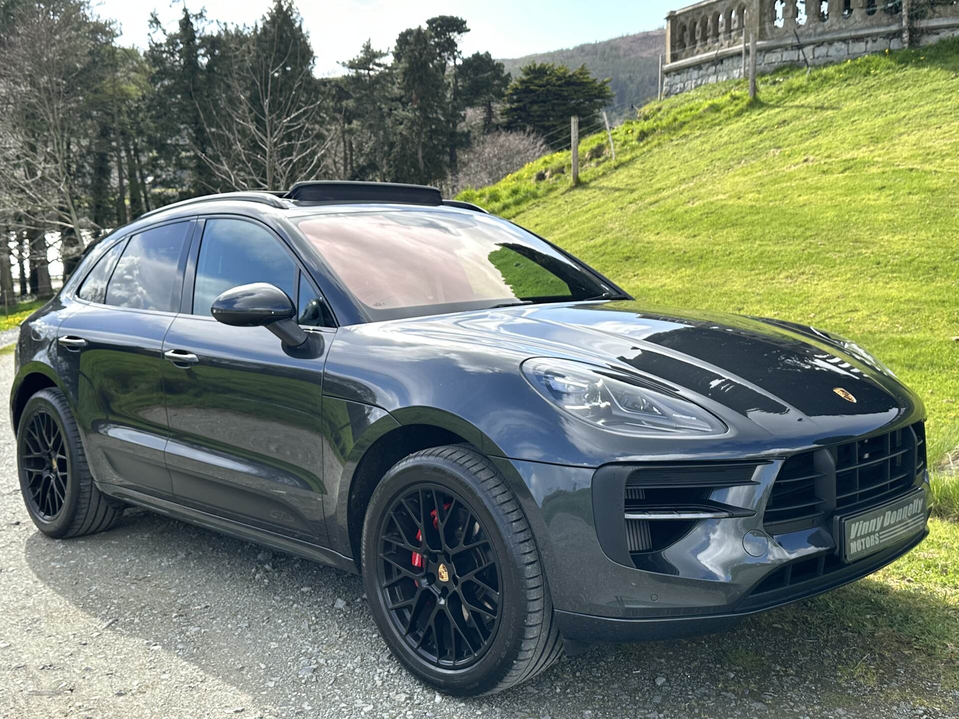 Porsche Macan ESTATE in Down