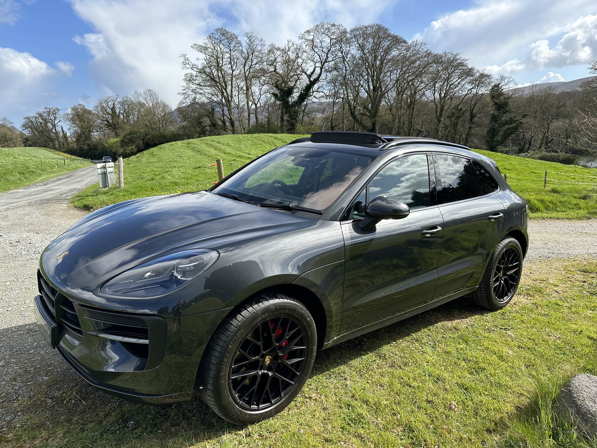 Porsche Macan ESTATE in Down