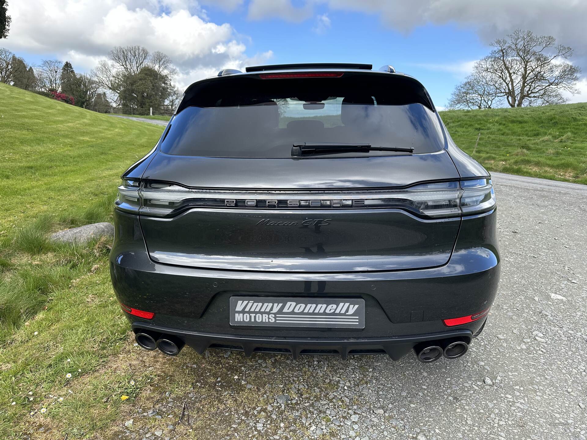 Porsche Macan ESTATE in Down