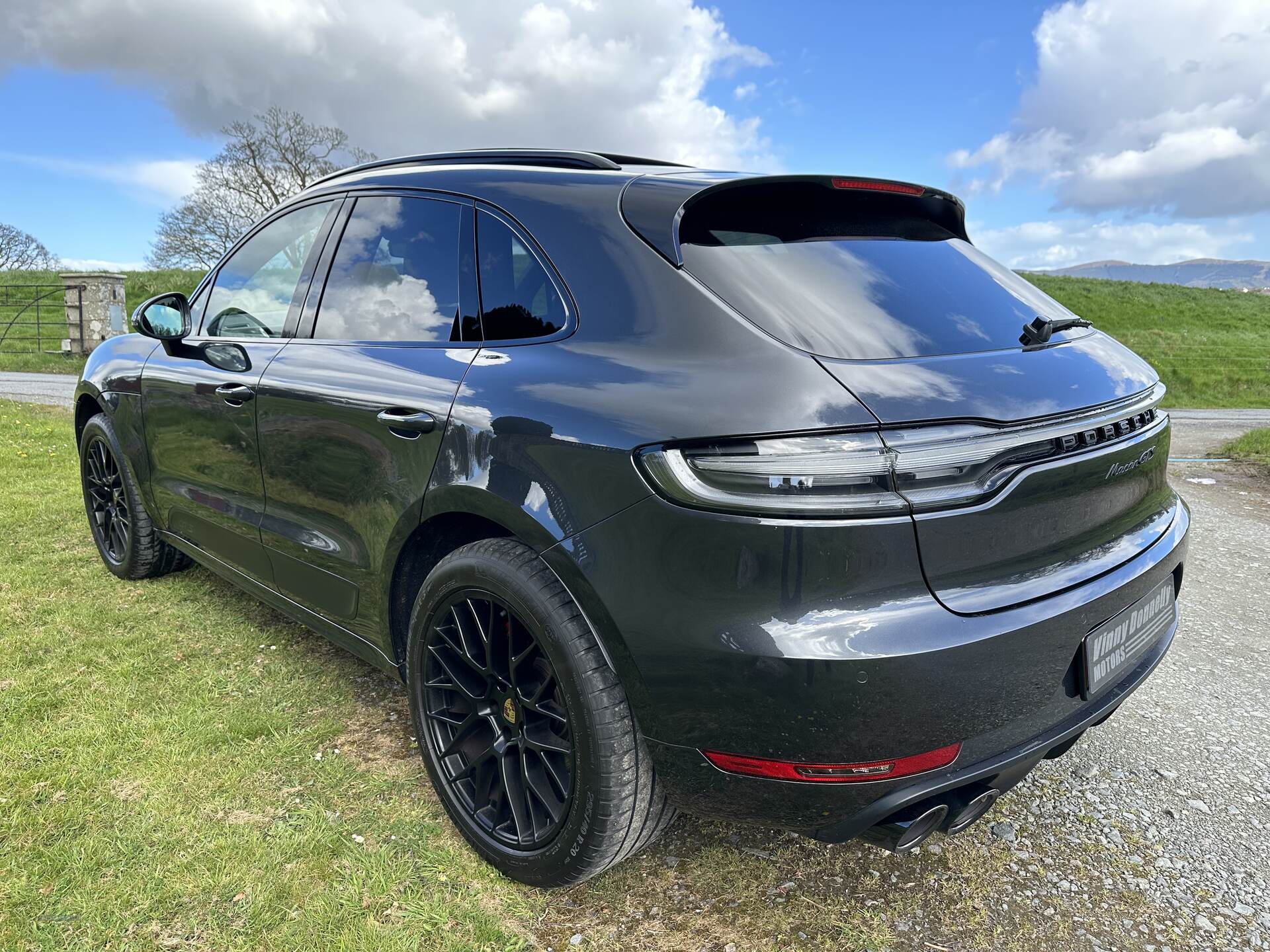 Porsche Macan ESTATE in Down