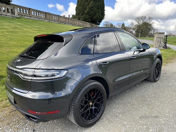 Porsche Macan ESTATE in Down