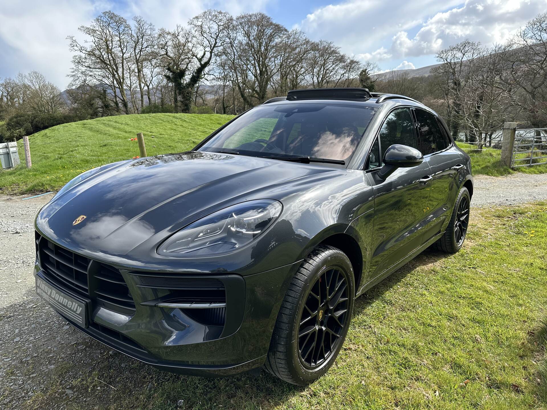 Porsche Macan ESTATE in Down