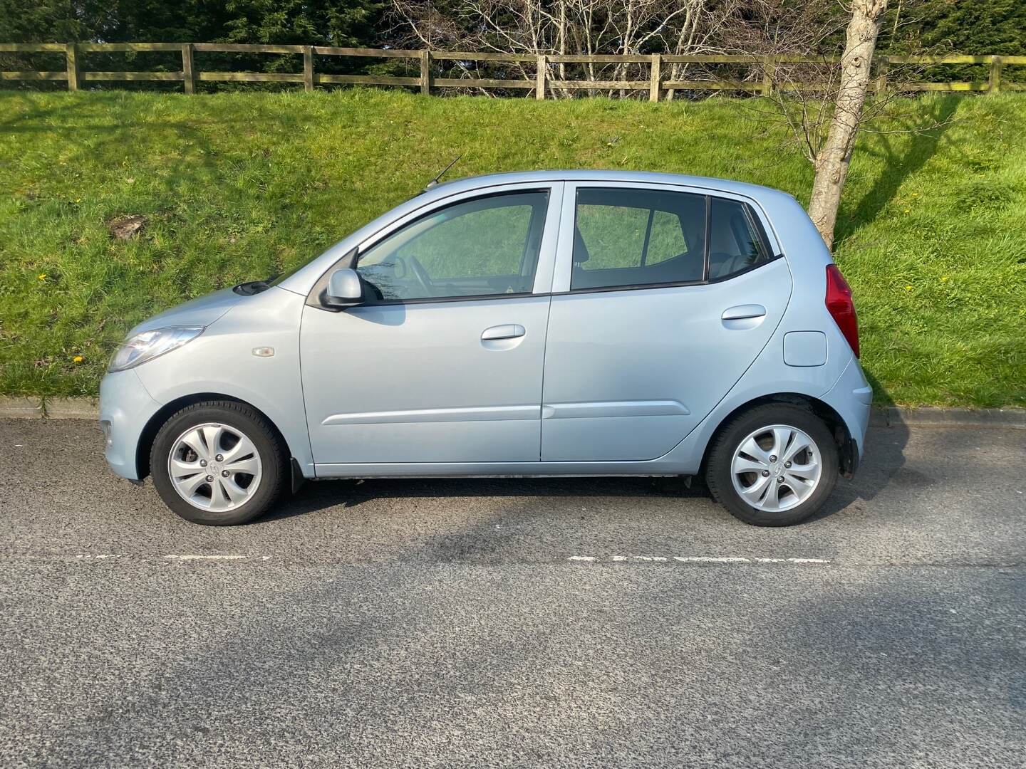 Hyundai i10 HATCHBACK in Down