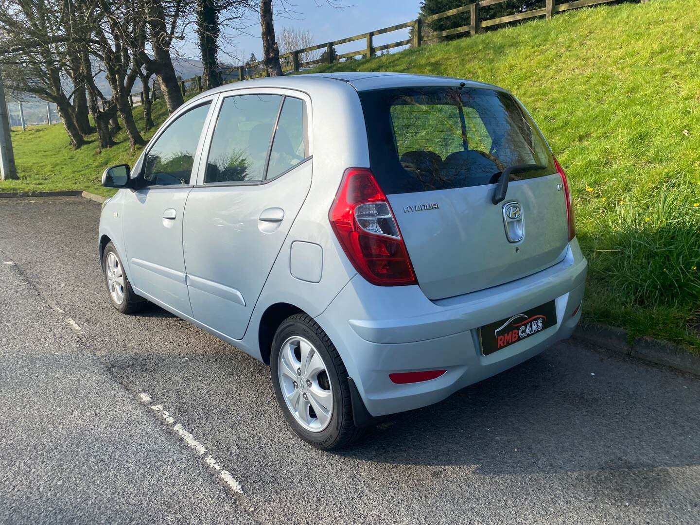 Hyundai i10 HATCHBACK in Down