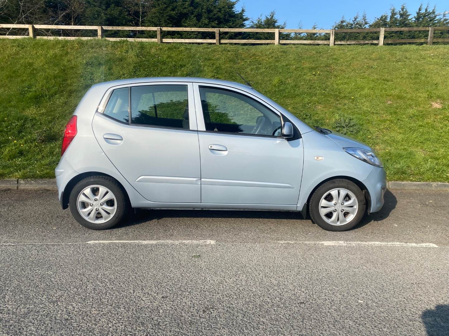 Hyundai i10 HATCHBACK in Down