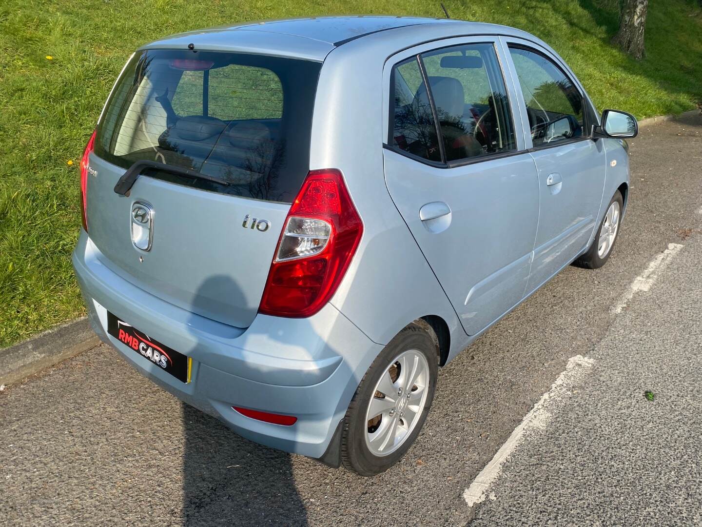 Hyundai i10 HATCHBACK in Down