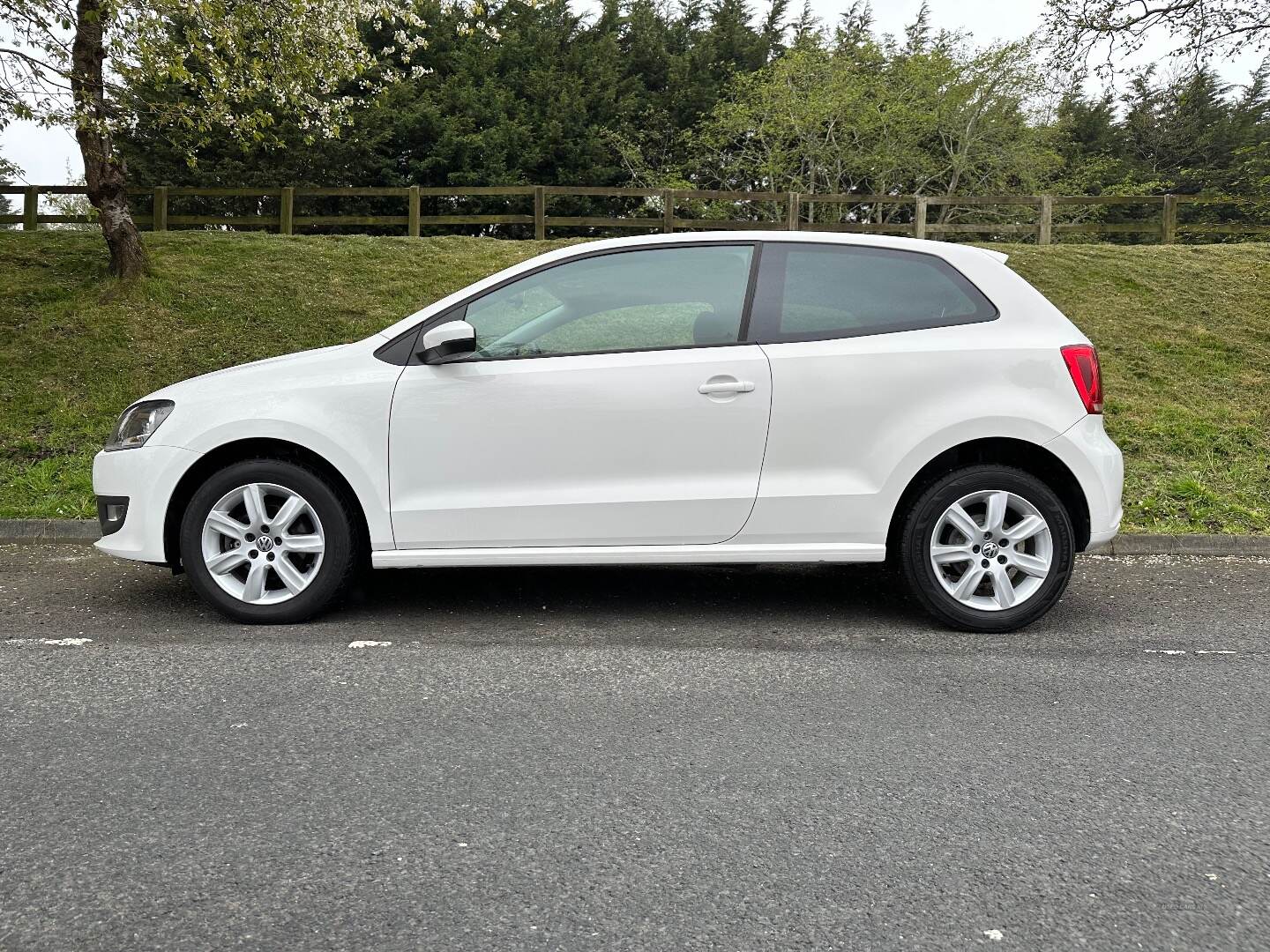 Volkswagen Polo HATCHBACK in Down