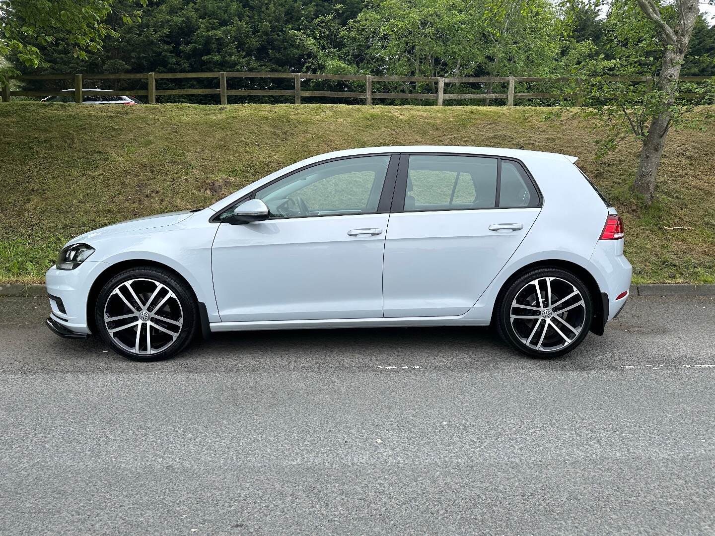 Volkswagen Golf HATCHBACK in Down