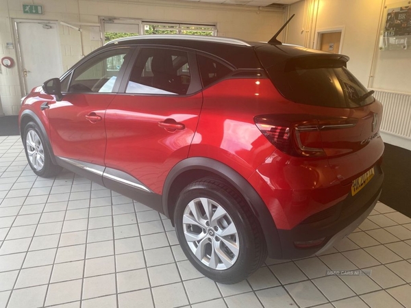 Renault Captur 1.5 DCI ICONIC in Down