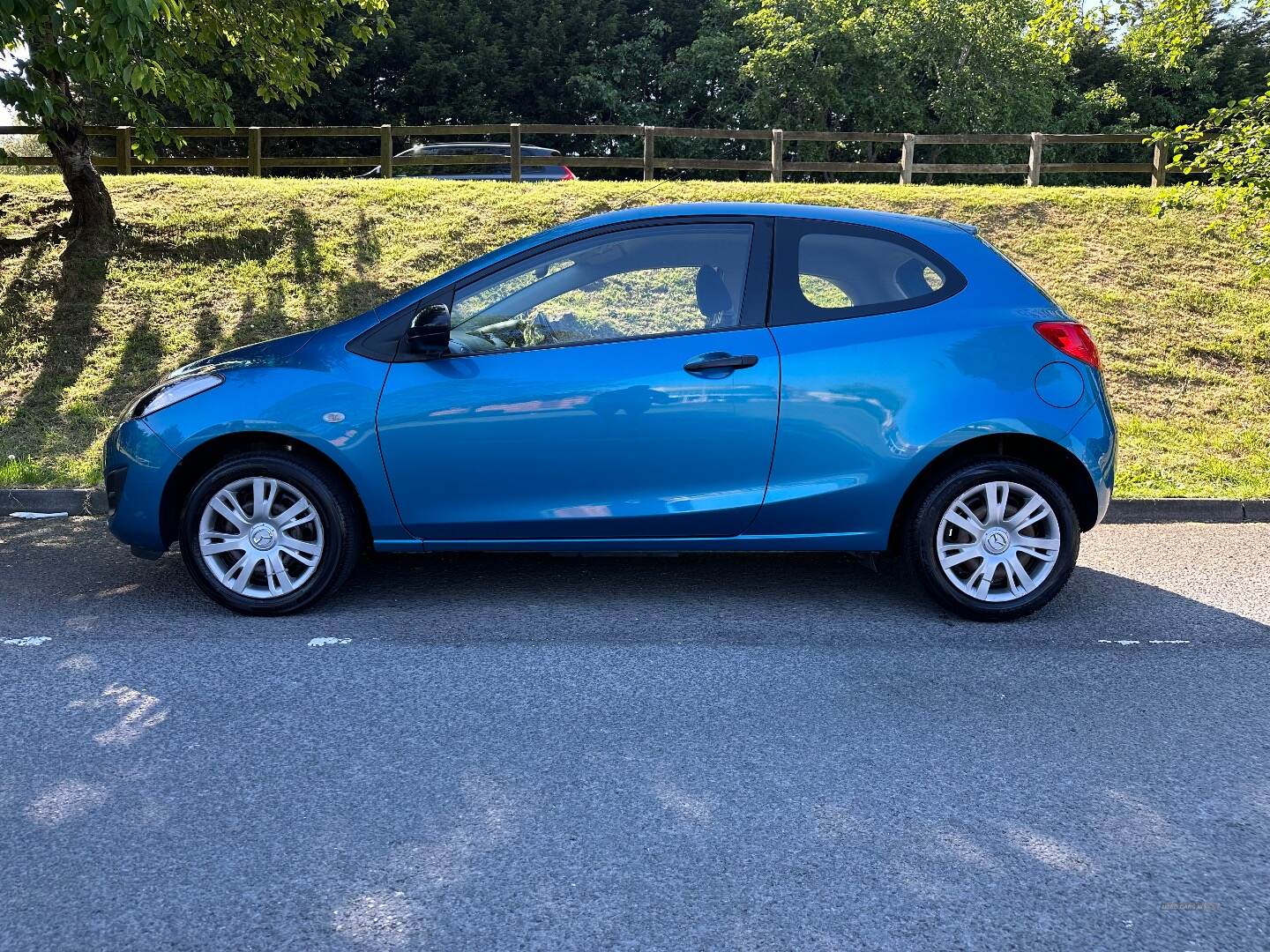 Mazda 2 HATCHBACK in Down