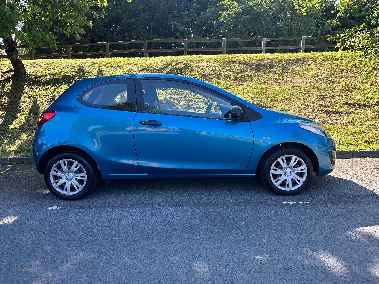 Mazda 2 HATCHBACK in Down