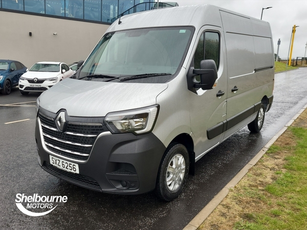 Renault Master 2.3 dCi ENERGY 35 Business+ FWD MWB Medium Roof Euro 6 (s/s) 5dr in Down