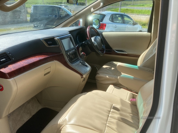 Toyota Alphard LUXURY PACK in Down