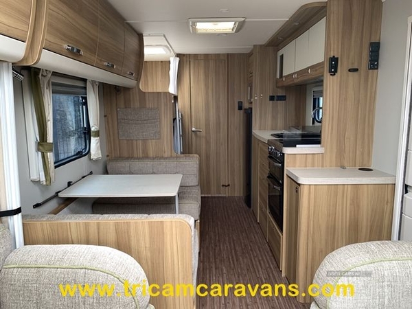 Elddis Crusader Tempest EB, Twin Axle 6 Berth, Fixed Bunks, Separate Shower in Down