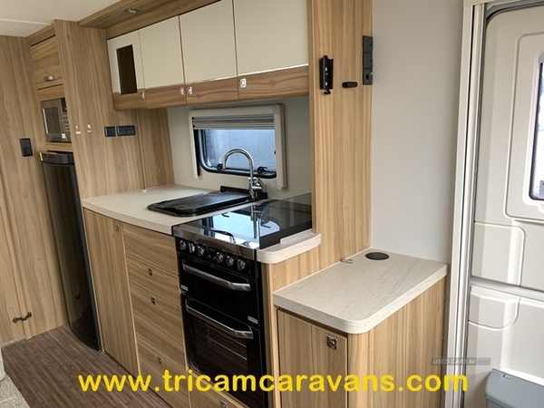 Elddis Crusader Tempest EB, Twin Axle 6 Berth, Fixed Bunks, Separate Shower in Down