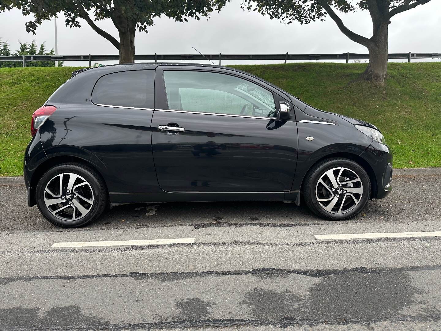 Peugeot 108 HATCHBACK in Down