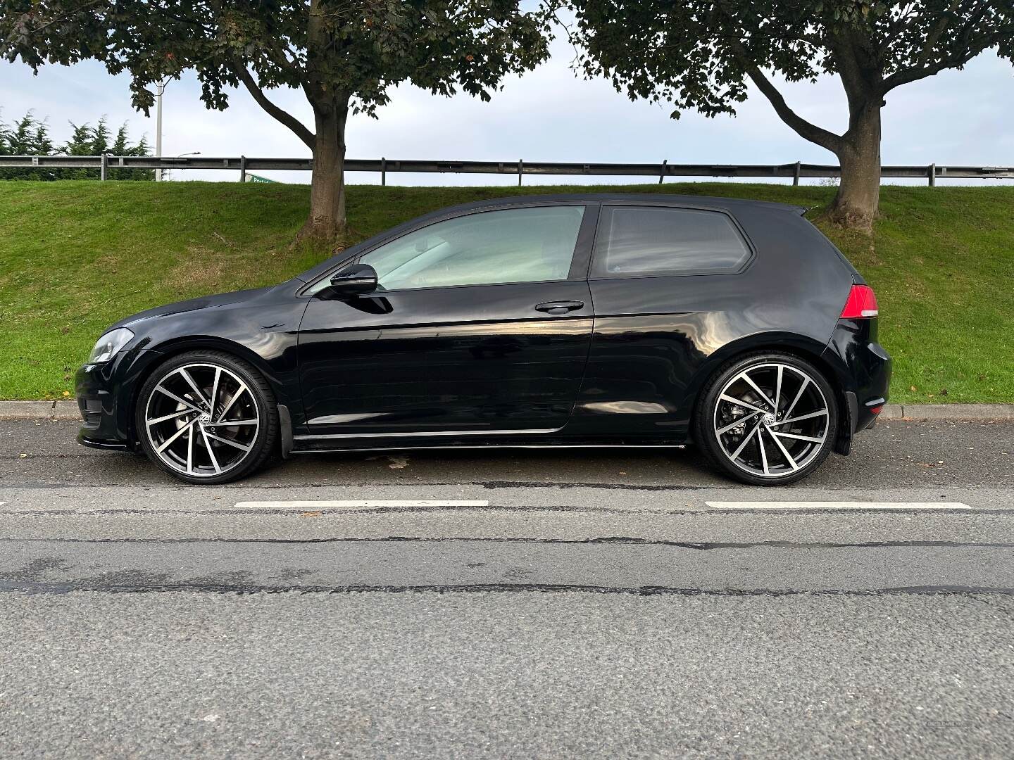 Volkswagen Golf HATCHBACK in Down