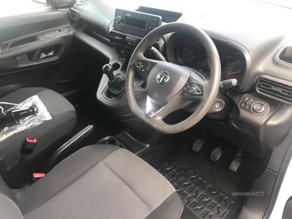 Vauxhall Combo L2H1 2300 DYNAMIC in Down