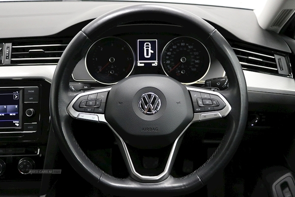 Volkswagen Passat 2.0 TDI EVO SCR SE 5dr DSG in Down