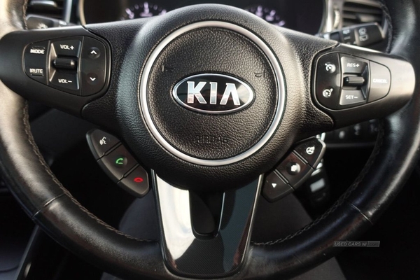 Kia Carens 1.7 CRDI 4 ISG 5d 139 BHP LONG MOT / ONLY £35 ROAD TAX in Antrim