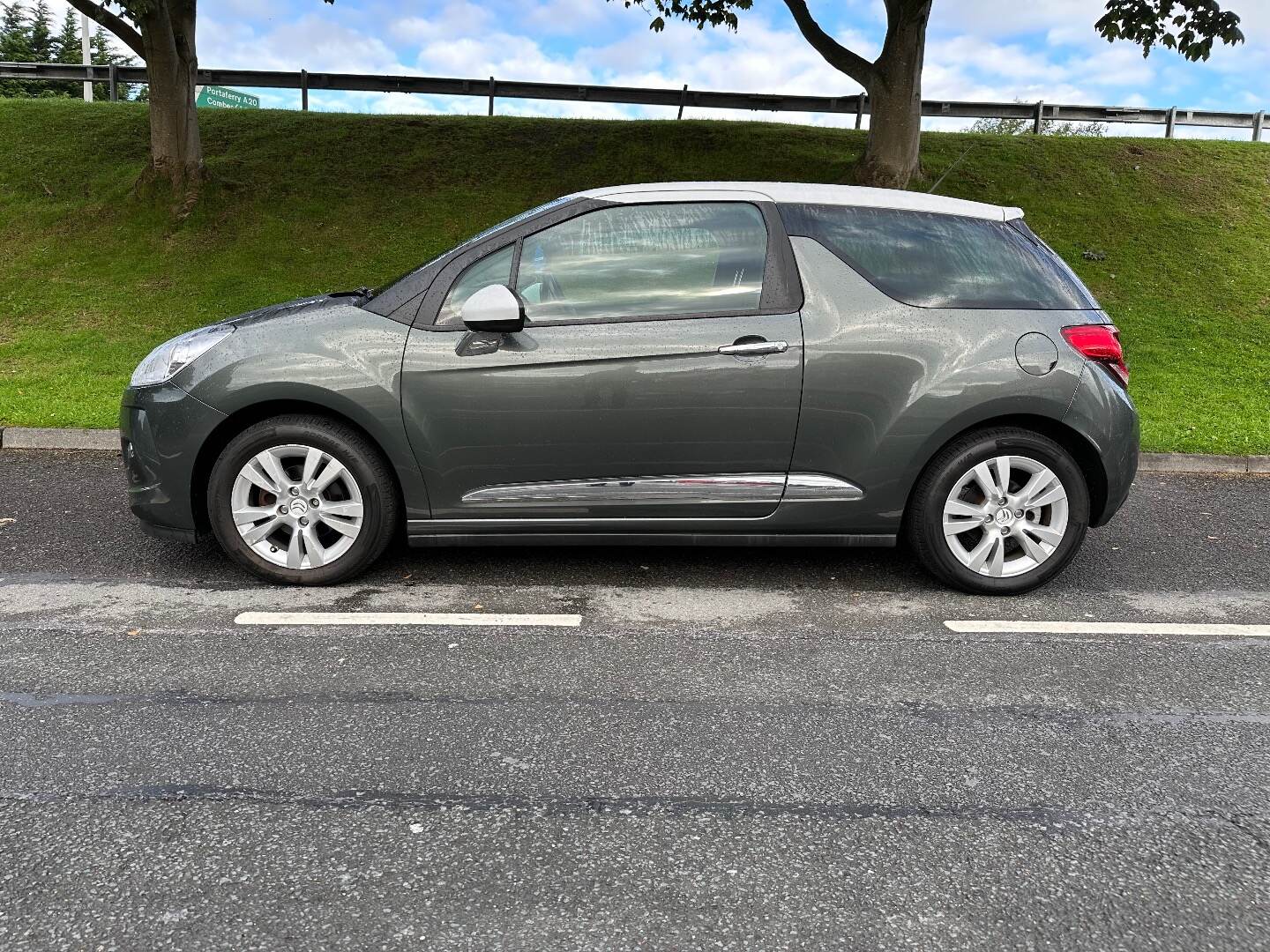 Citroen DS3 HATCHBACK in Down