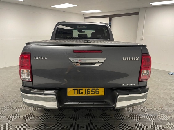 Toyota Hilux 2.4 INVINCIBLE 4WD D-4D DCB 4d 147 BHP Roll cover, Reverse Camera in Down
