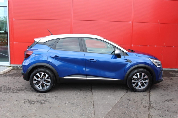 Renault Captur 1.3 ICONIC 130 TCE AUTO in Down