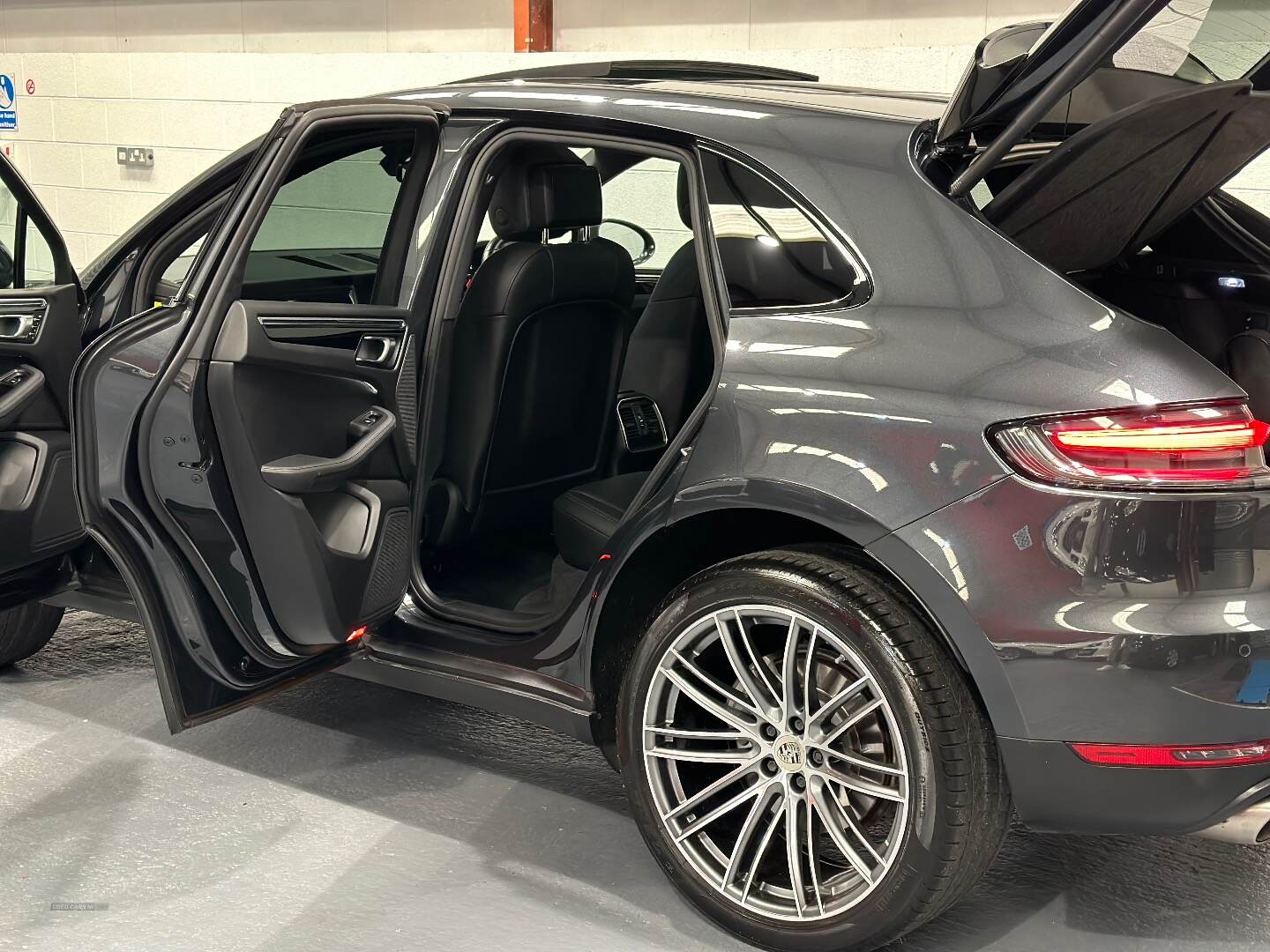 Porsche Macan ESTATE in Antrim