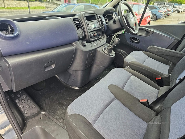 Vauxhall Vivaro 1.6 CDTi 2900 L2 H1 Euro 5 5dr (9 Seat) in Down