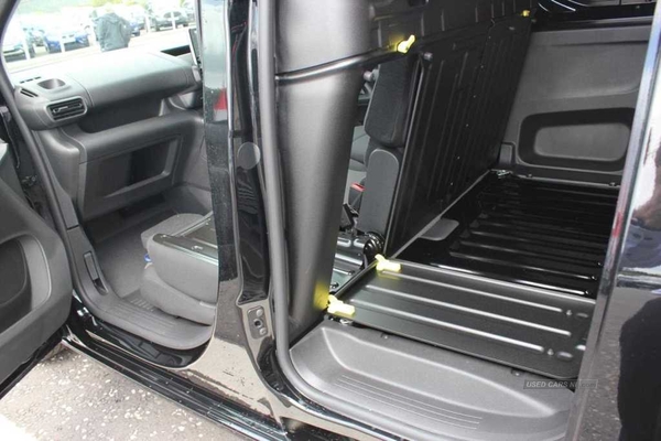Vauxhall Combo Cargo 2300 1.5 Turbo D 100ps L1 Pro Van in Down