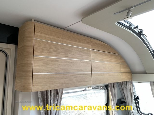 Adria Adora 623DP Tiber Fixed Island Bed, 8' Wide, 1 Owner in Down