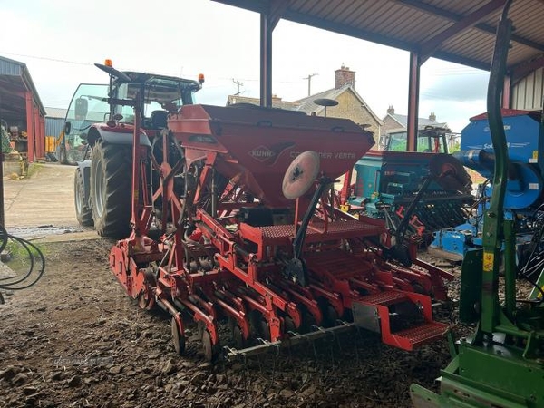 Kuhn 3004 in Derry / Londonderry