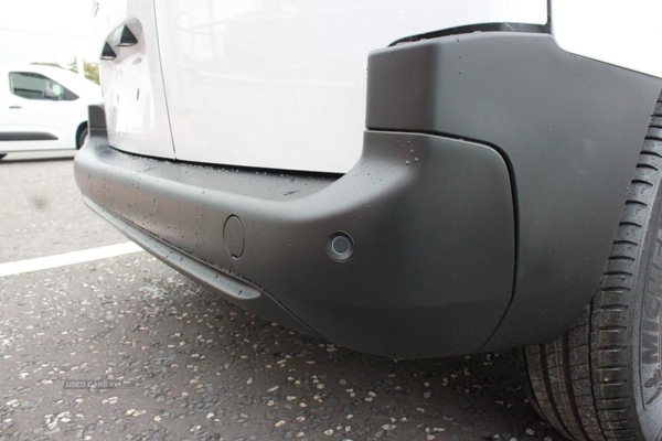 Vauxhall Combo Cargo 2300 100kW Dynamic 50kWh H1 Van Auto 4(2021) in Down