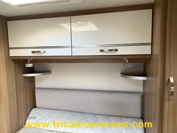 Lunar Ultima 674/4, One Owner, Twin Axle, Transverse Island Bed in Down