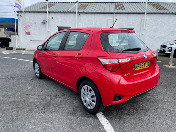 Toyota Yaris 1.0 VVT-I ACTIVE 5d 71 BHP in Down