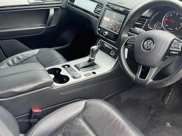 Volkswagen Touareg 3.0 V6 ALTITUDE TDI BLUEMOTION TECHNOLOGY 5d 242 BHP in Down